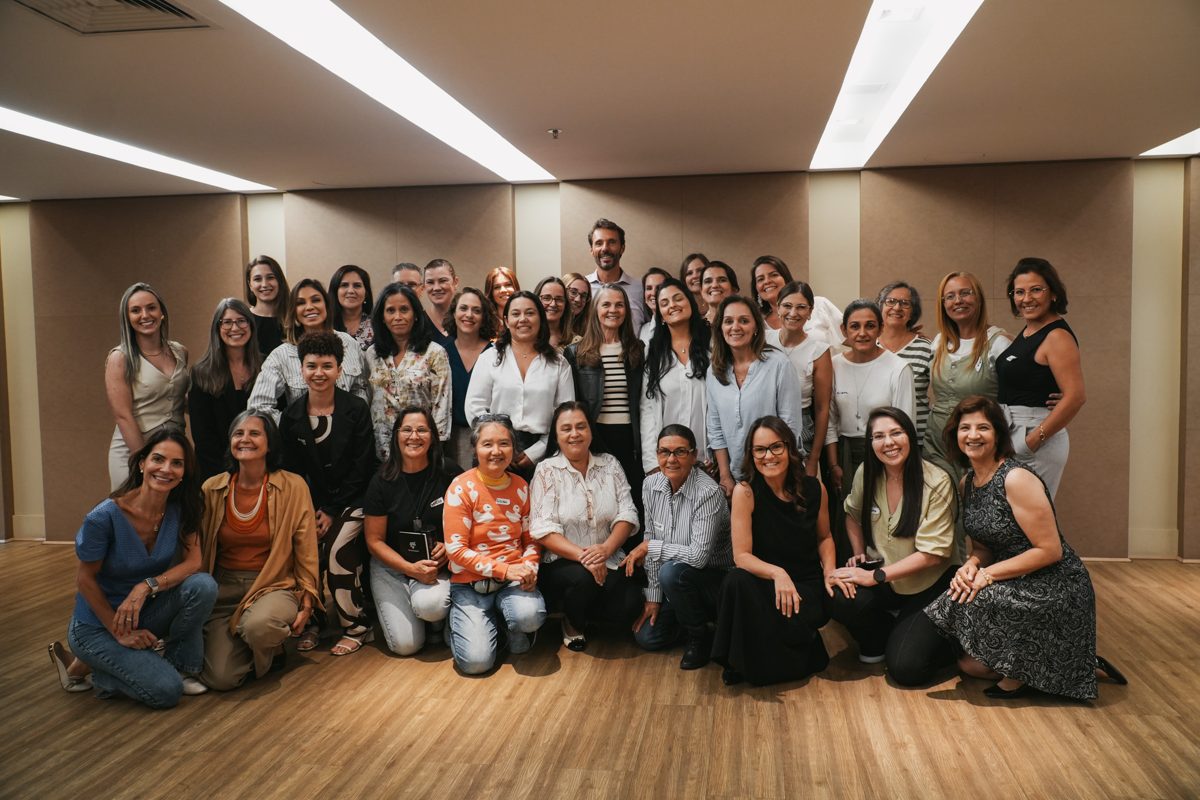 Turma de alunos reunida em um encontro presencial da FSA